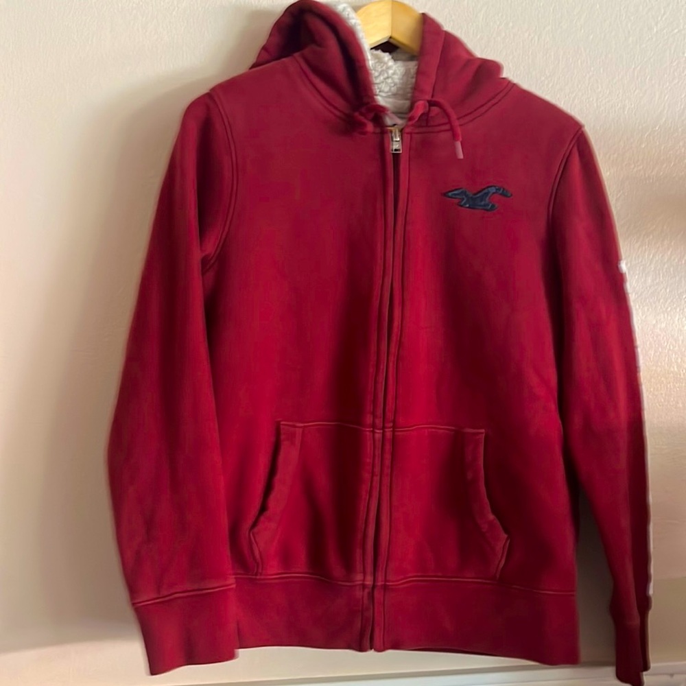 Hollister zip up hoodie in crimson red. Size small in excellent condition